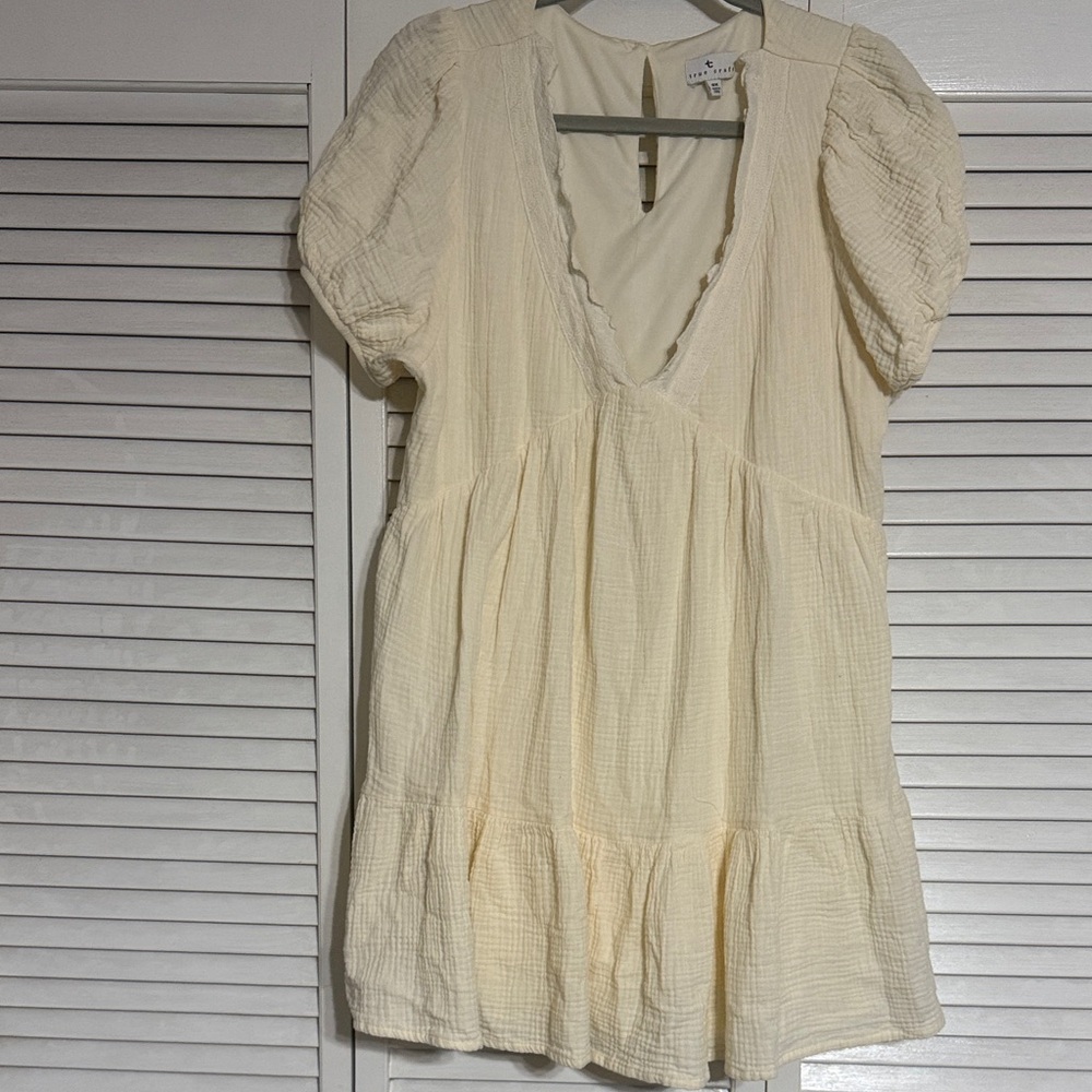 True Craft Ivory Lace-Trimmed Garment